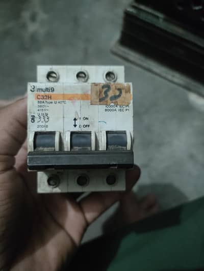 3 pole breaker. .
