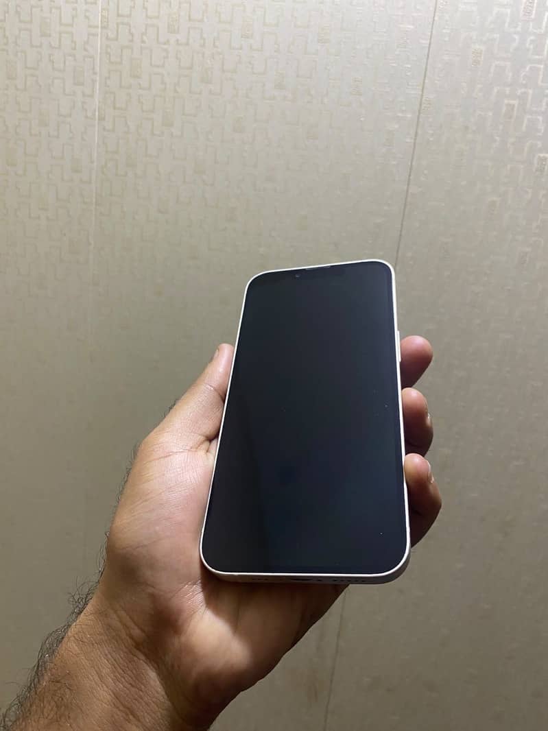 Apple iPhone 13 2