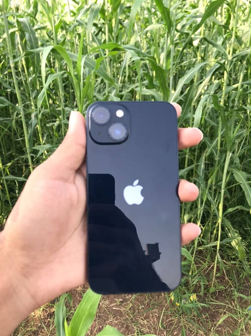 Apple iPhone 13 0
