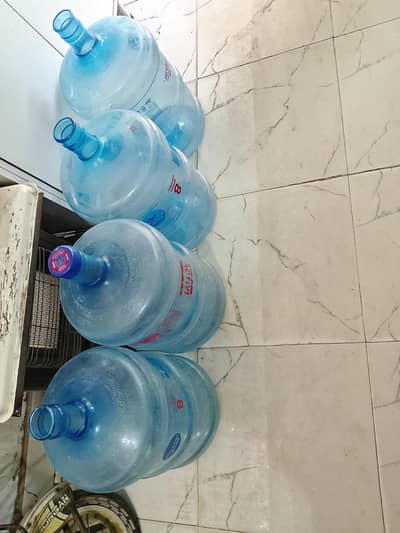 Nestle water bottle good condition