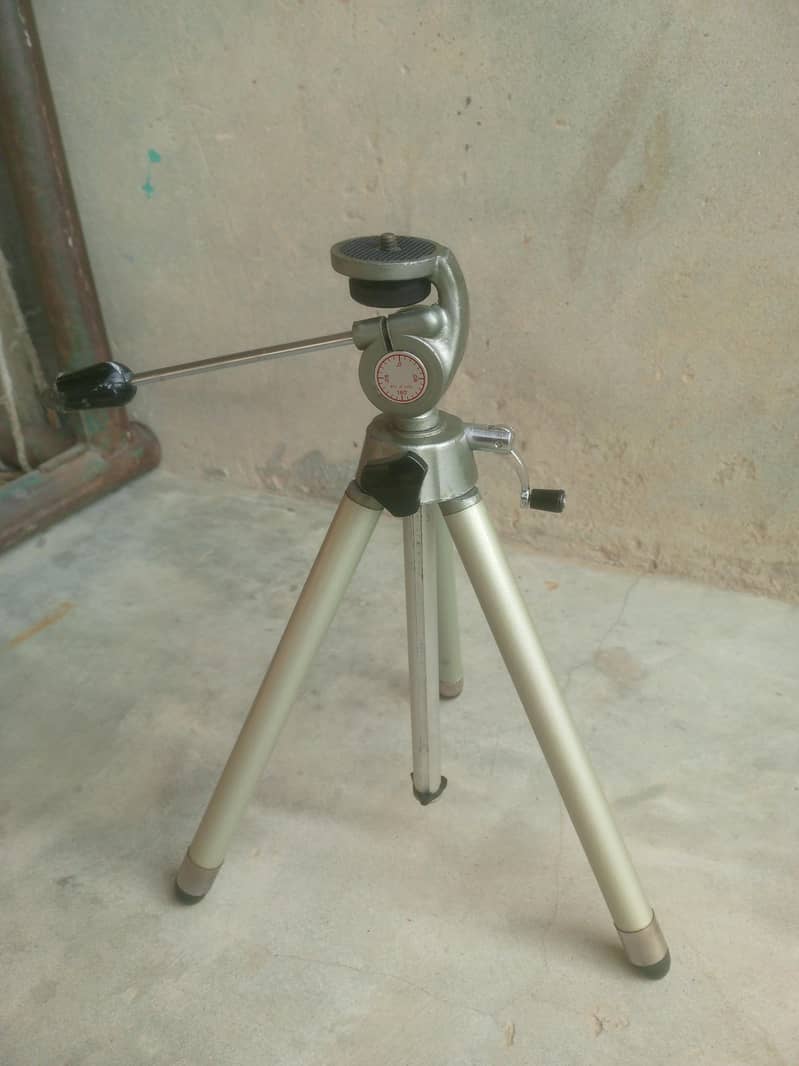 compact Tripord 4
