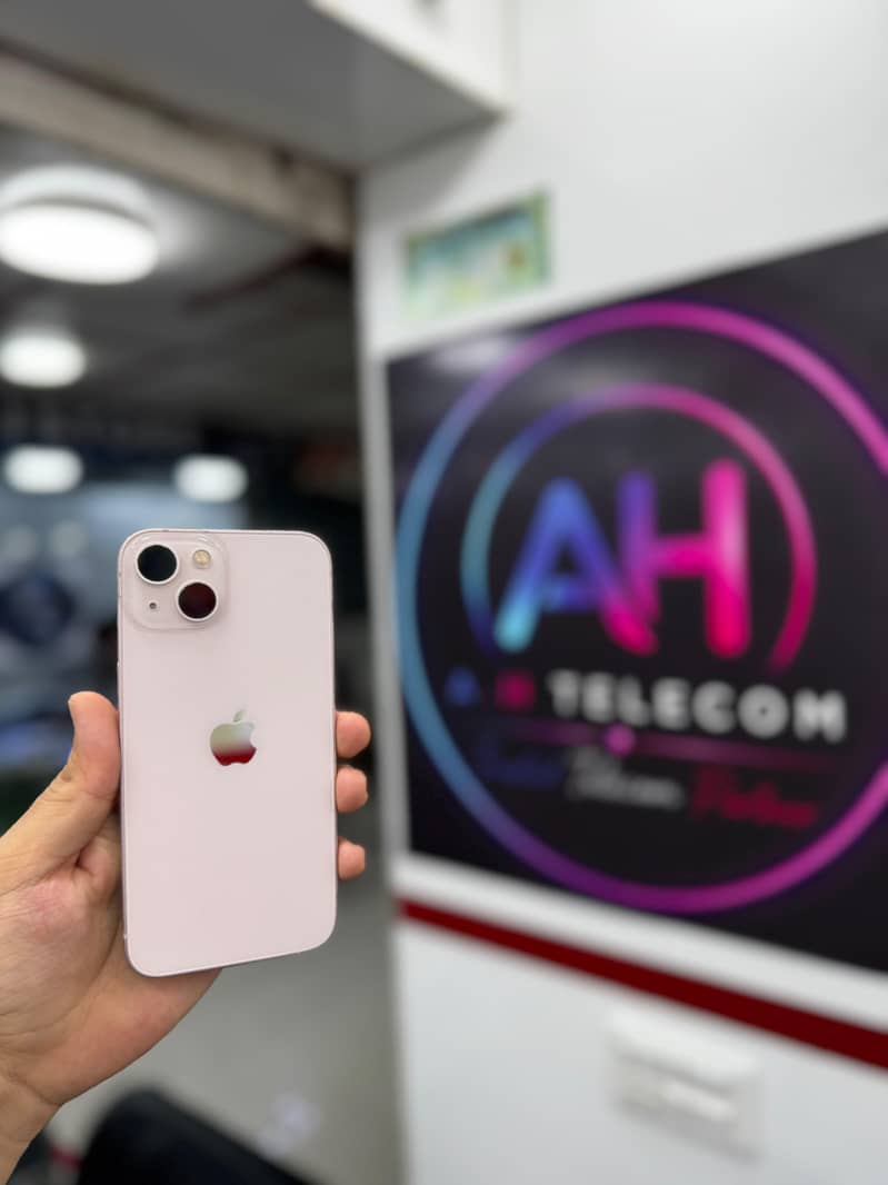 Apple iPhone 13 0