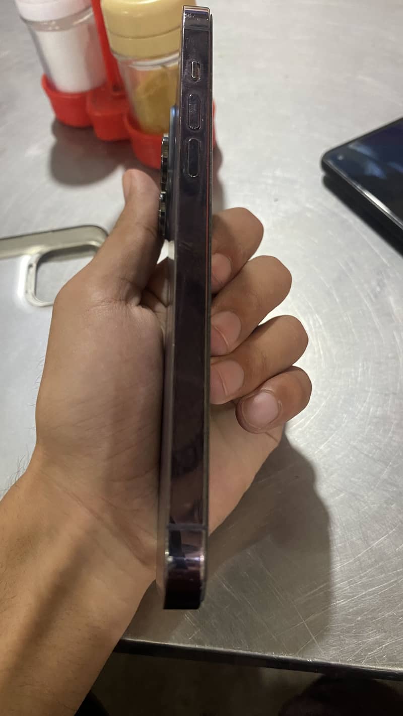 iPhone 14 Pro Max 2