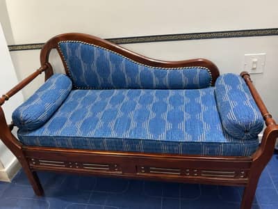 Beautiful 7 seater Sofa Set for Sale – Great Condition – Urgent Sale