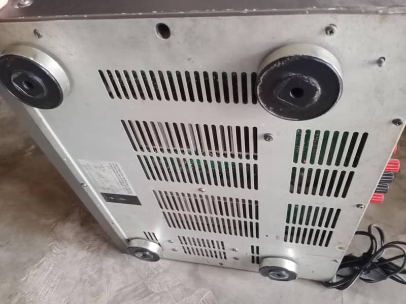 Yamaha amplifier          03026002727 8