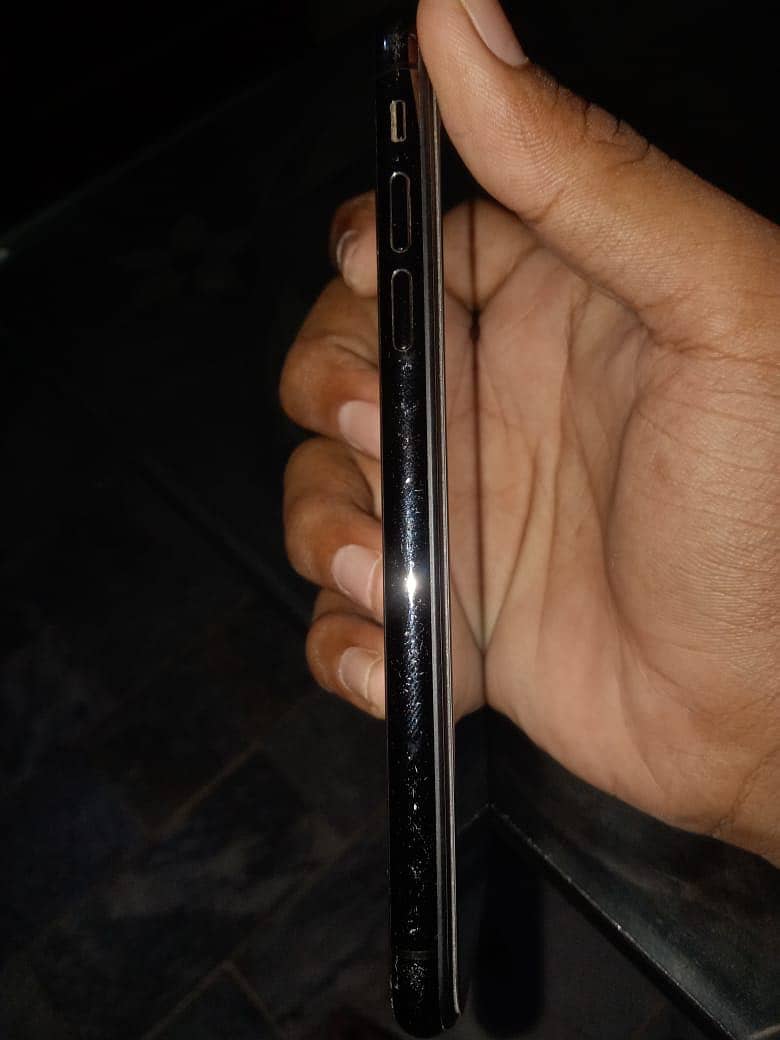 Apple iPhone X 3