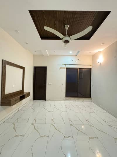 1 Kanal Upper Portion available for the Rent in DHA Lahore phase 4 Block BB