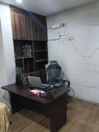 office chair and tables new office benya thya us ki hai bulkal new