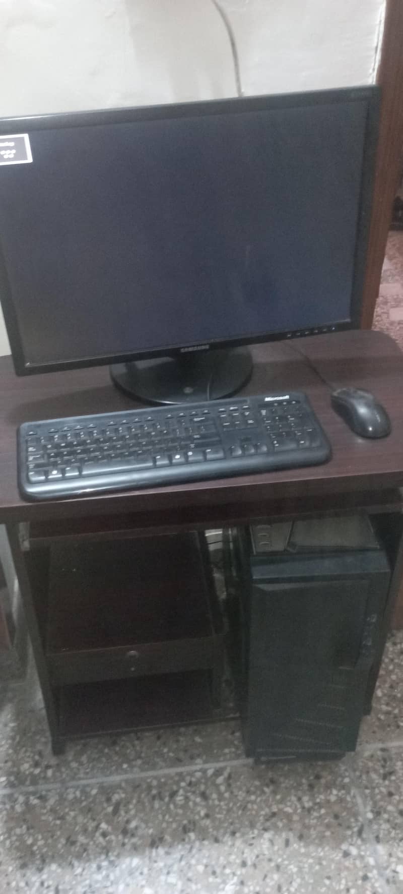 Gaming PC with LCD and computer table 2