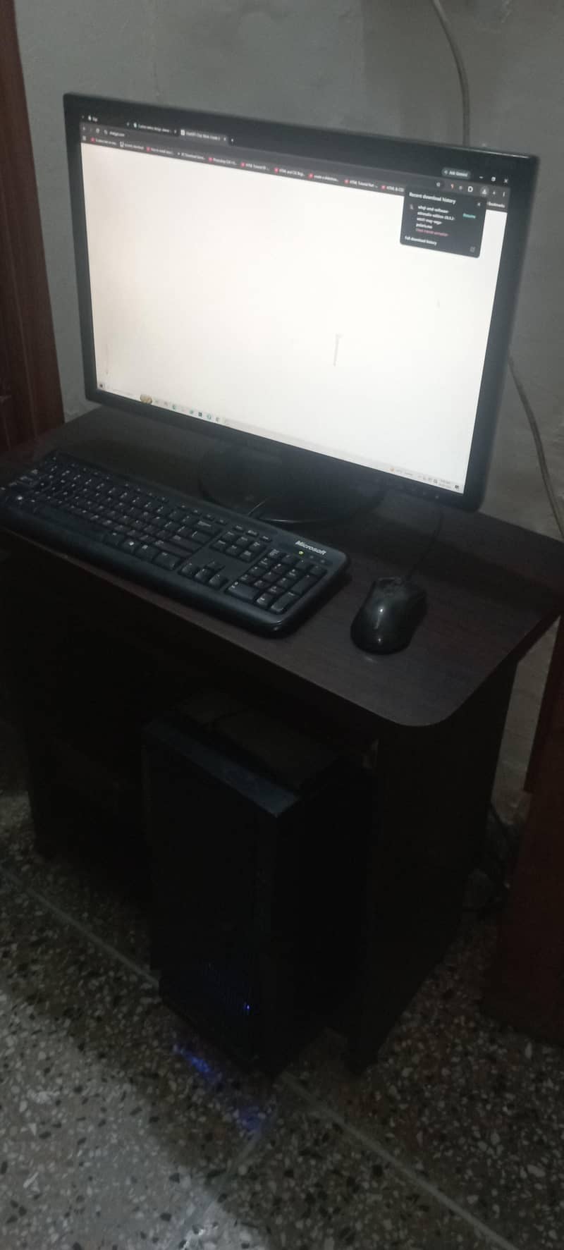Gaming PC with LCD and computer table 5