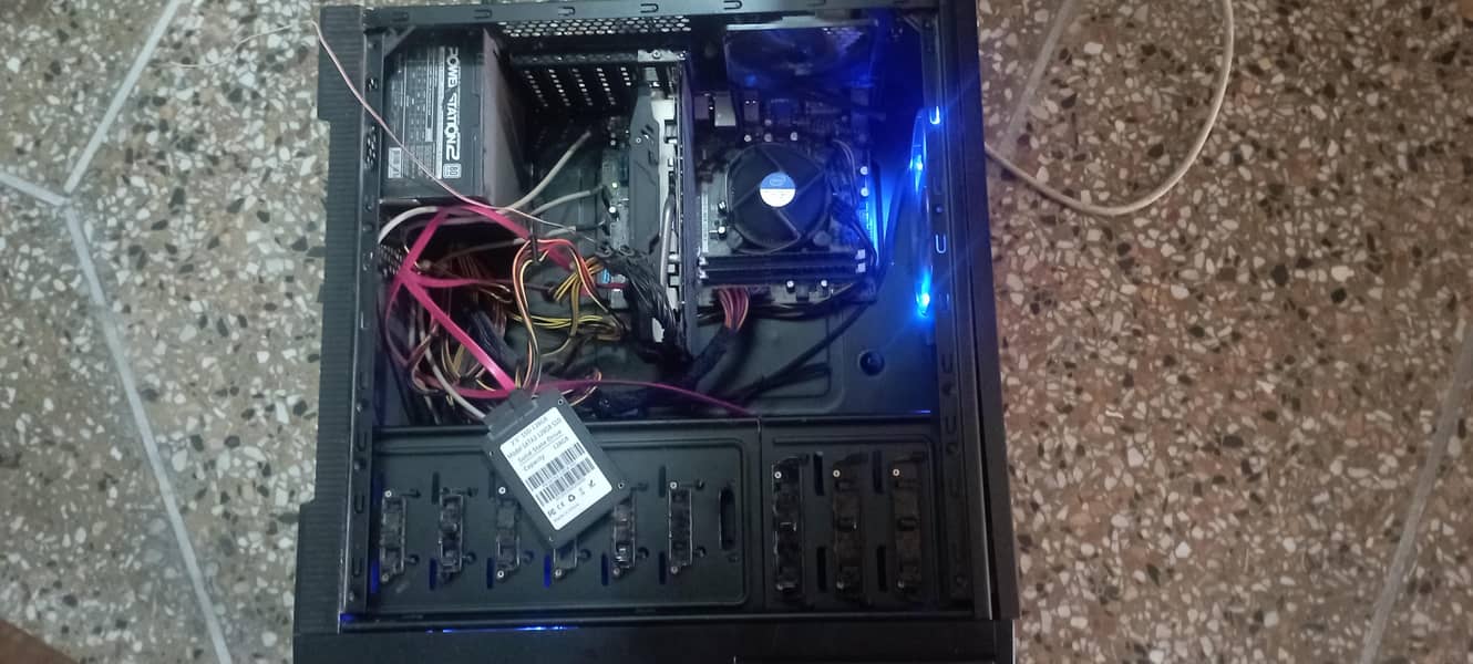 Gaming PC with LCD and computer table 7