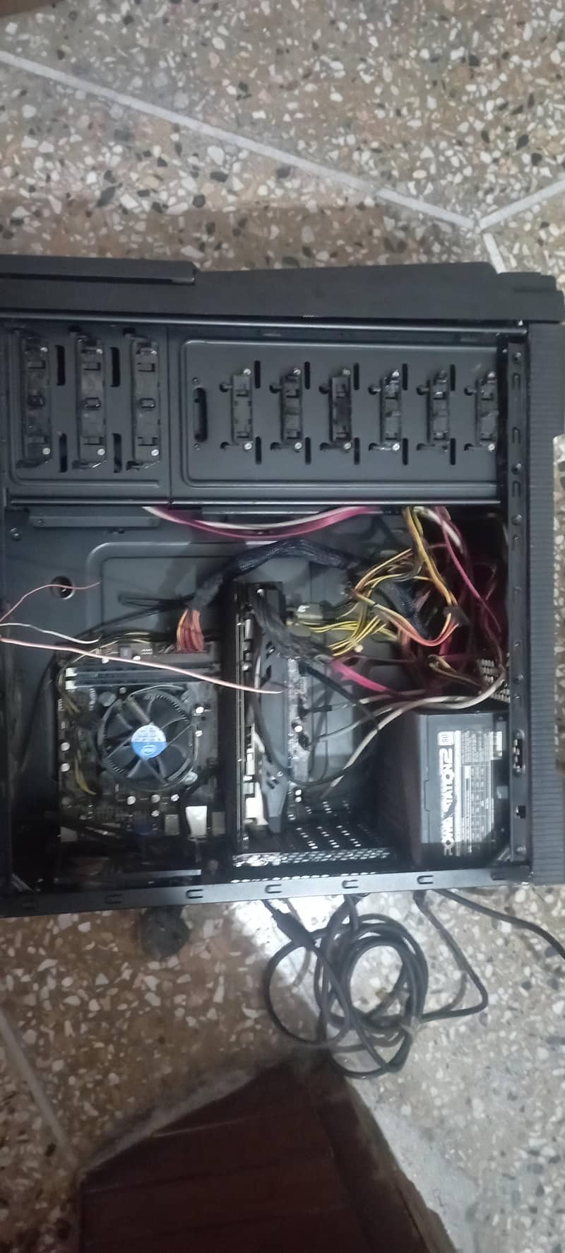 Gaming PC with LCD and computer table 8