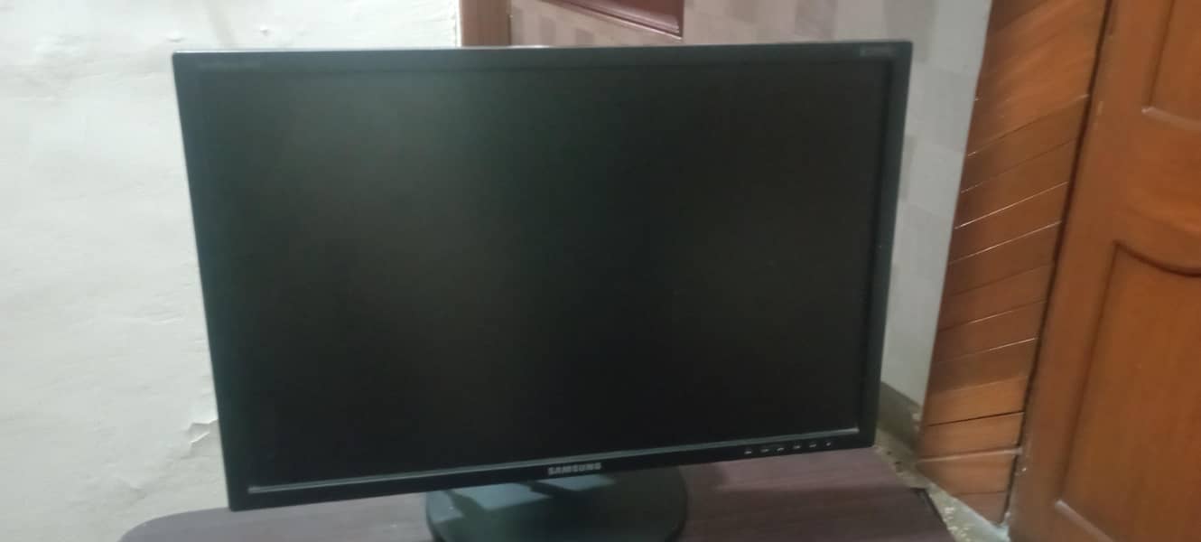 Gaming PC with LCD and computer table 9