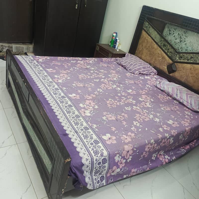 King size bed 1