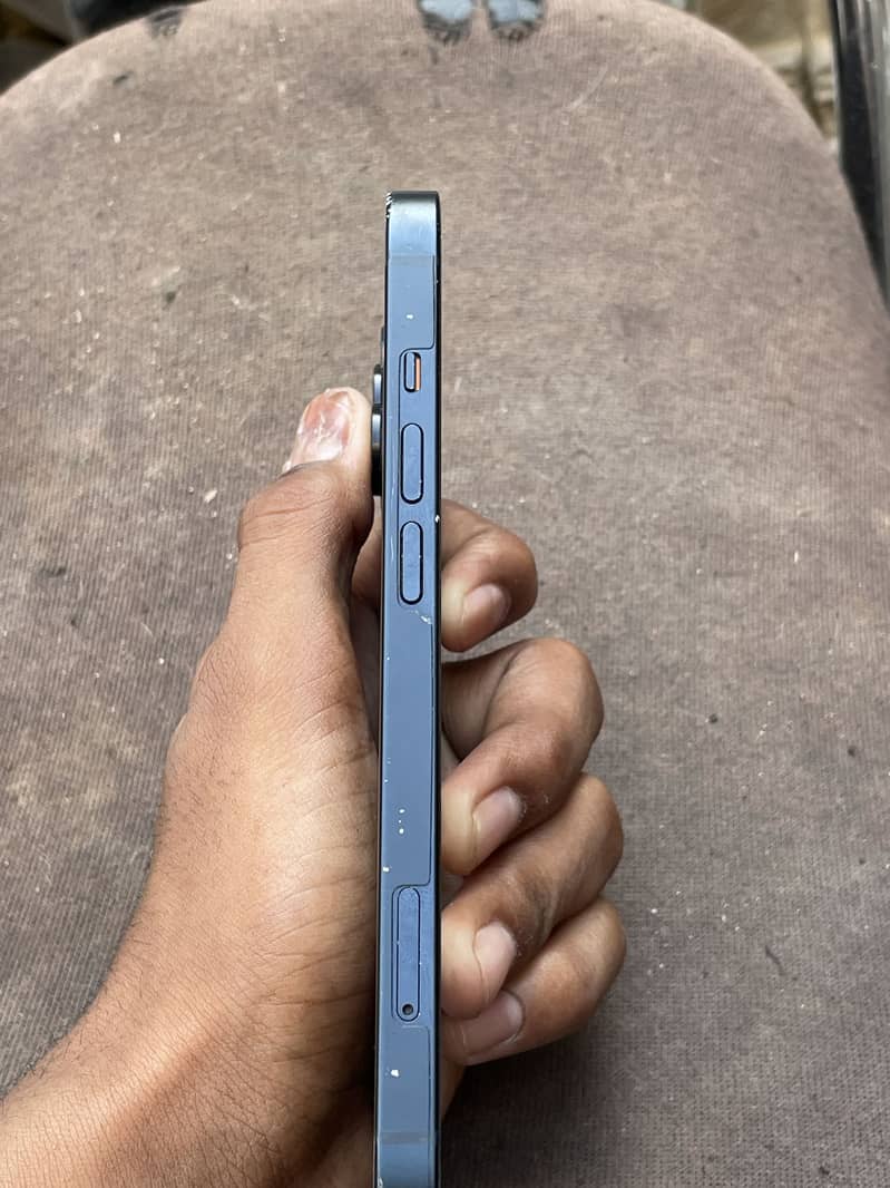 Apple iPhone 13 2