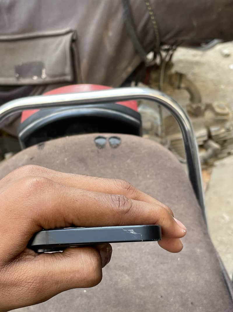 Apple iPhone 13 3