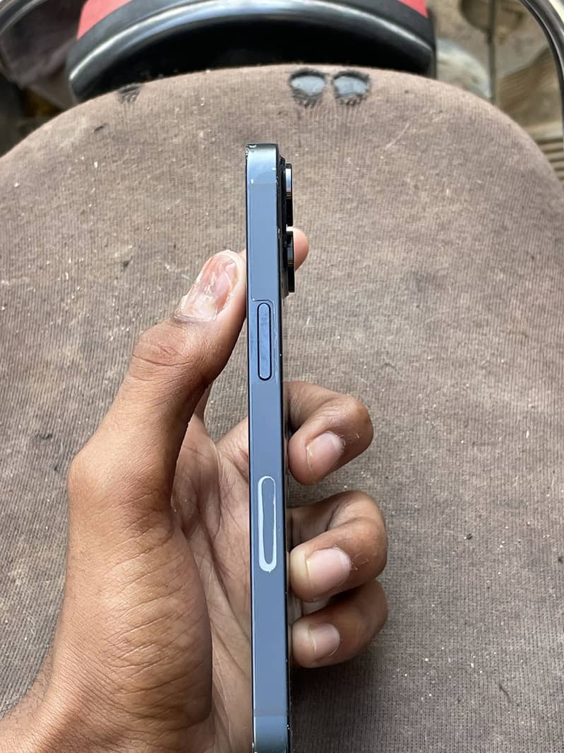 Apple iPhone 13 4