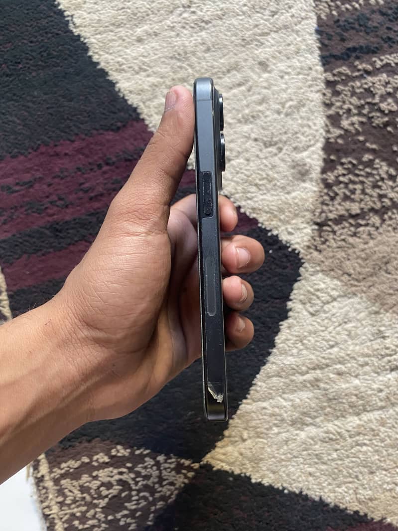 Apple iPhone 15 Pro 3
