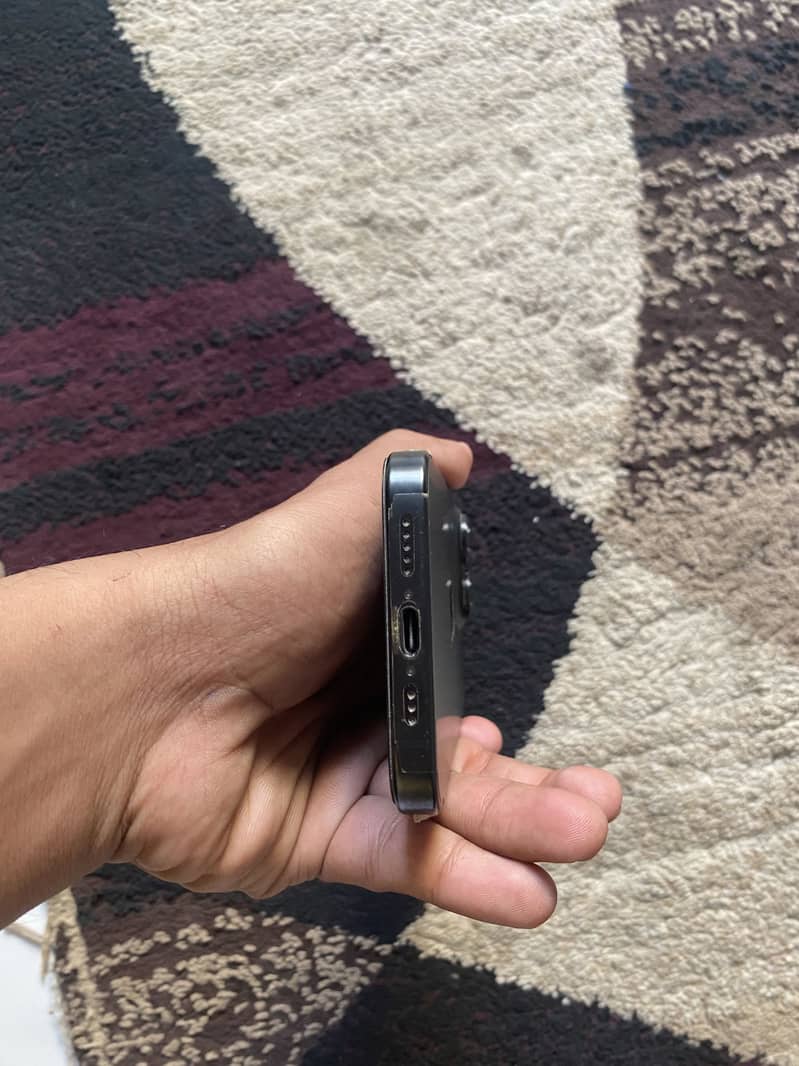 Apple iPhone 15 Pro 4