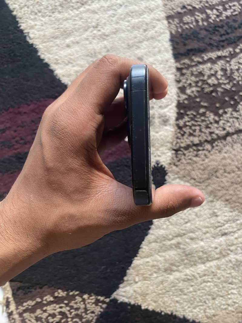Apple iPhone 15 Pro 9