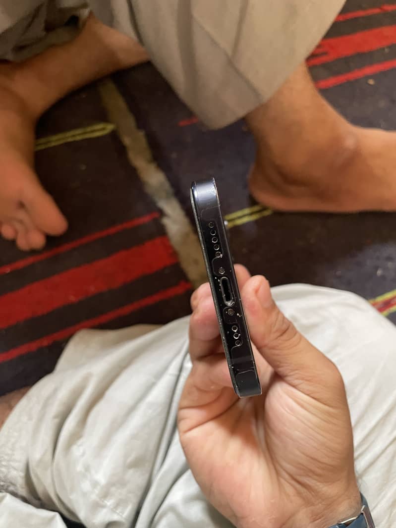 Apple iPhone 12 3