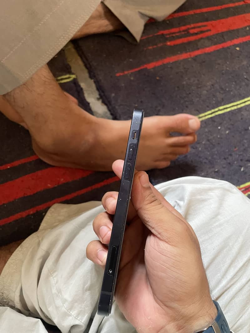 Apple iPhone 12 4