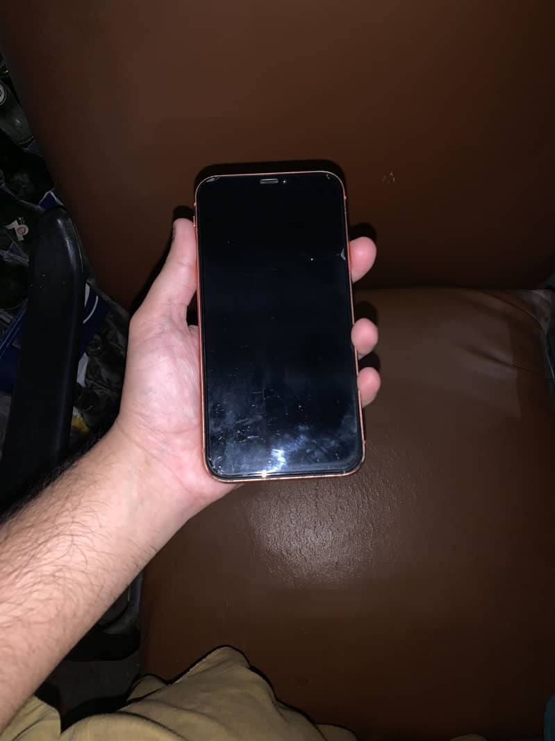 Apple iPhone XR 7