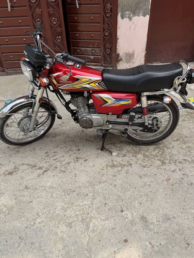 Honda 125 red colour