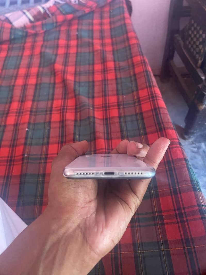 Apple iPhone X 5