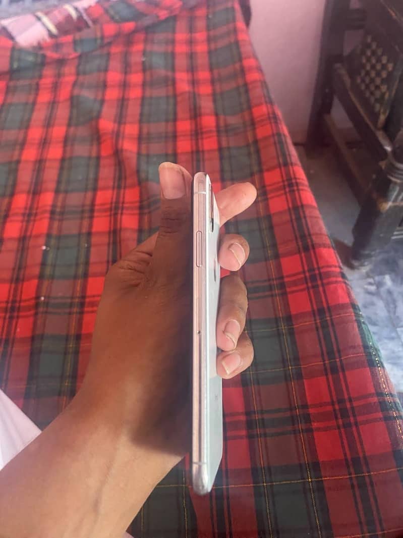 Apple iPhone X 6