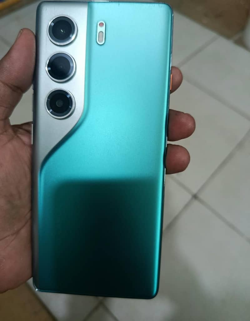 Tecno CAMON 40 Pro 0