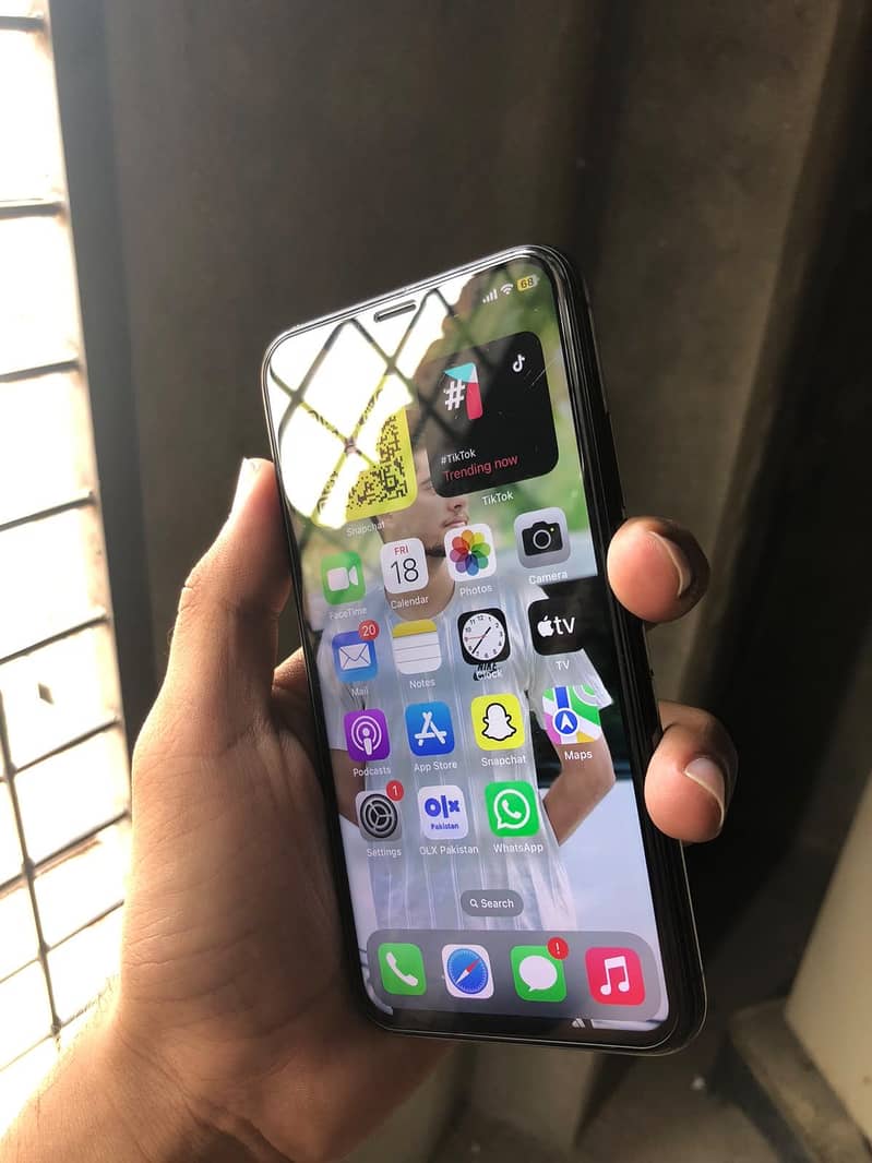 Apple iPhone X 3