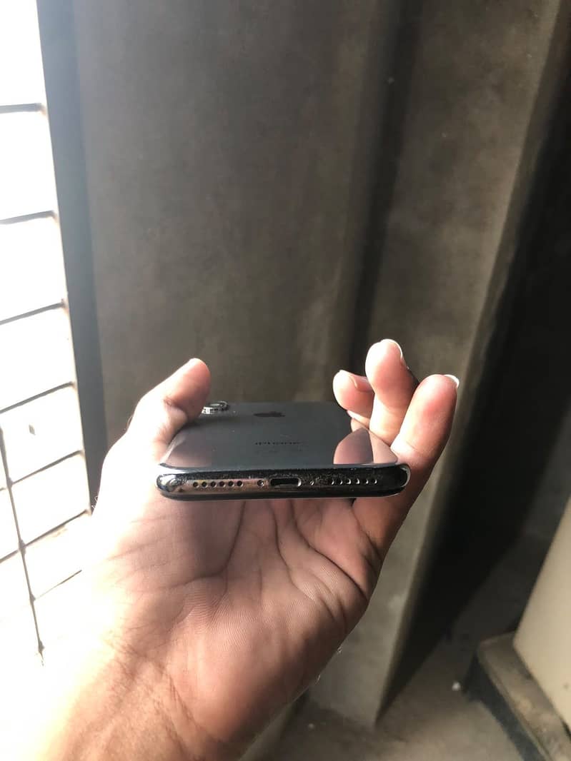 Apple iPhone X 5
