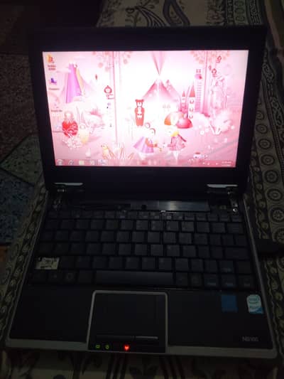 Toshiba NB100 (Intel Atom) Mini Laptop Dispaly 9" & Stroage 1/160GB