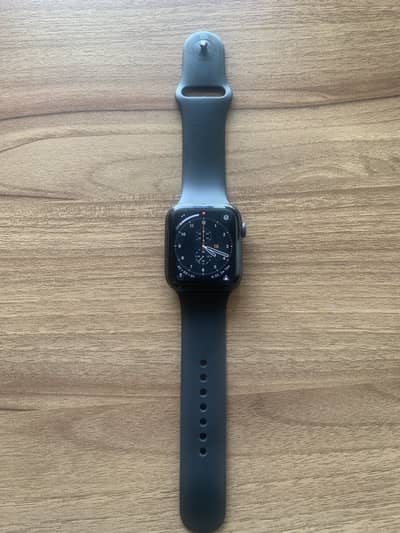 Apple Watch SE 44mm 78% battery