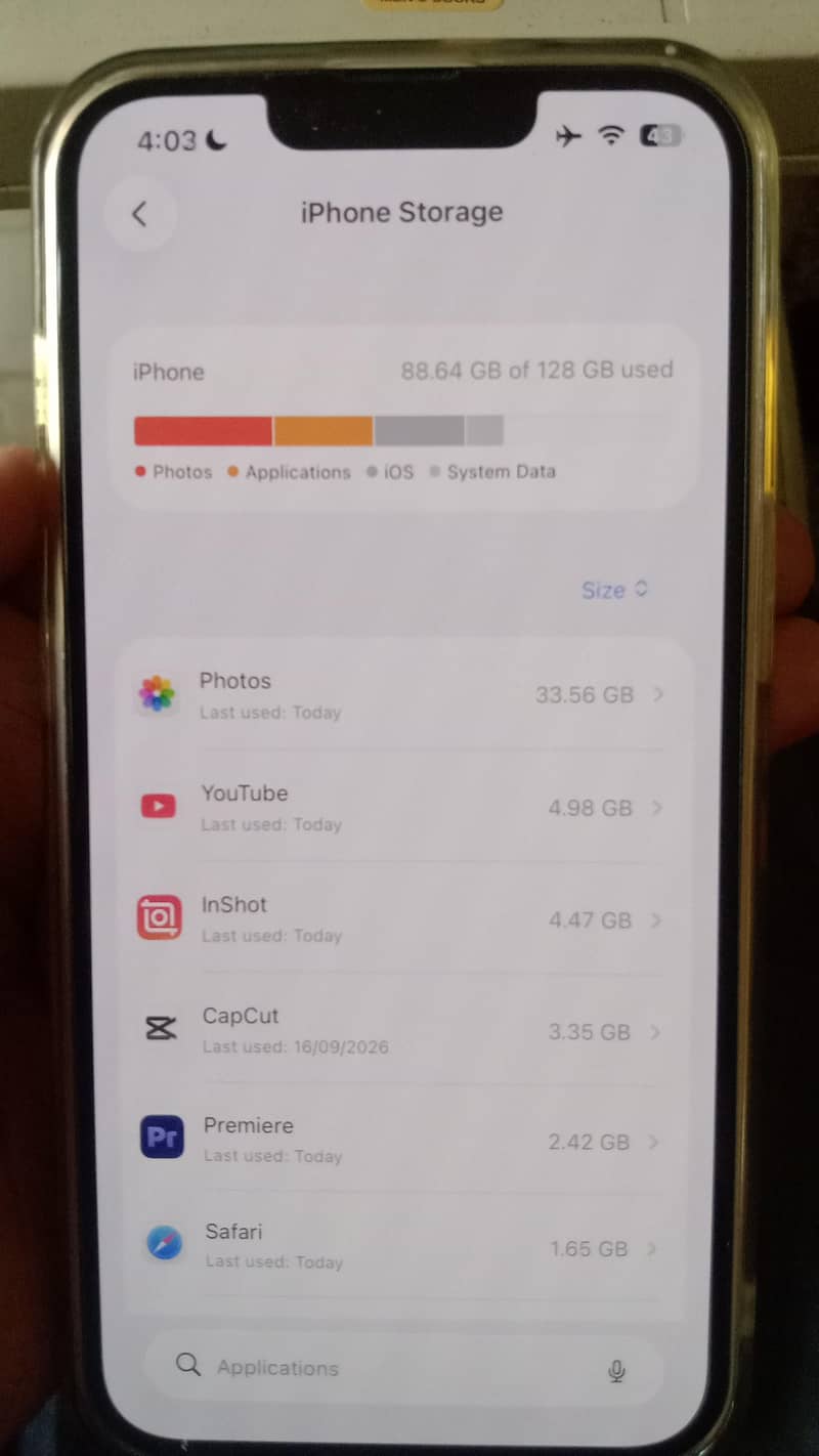 Apple iPhone 16e 3