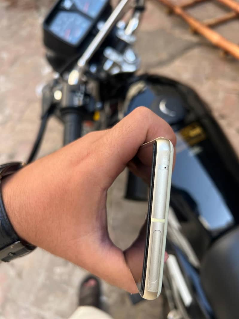 Google Pixel 7 4