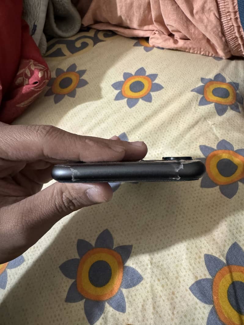 Apple iPhone 11 4