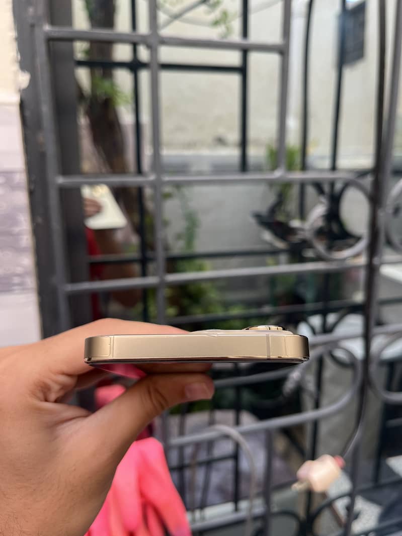 Apple iPhone 13 Pro 4