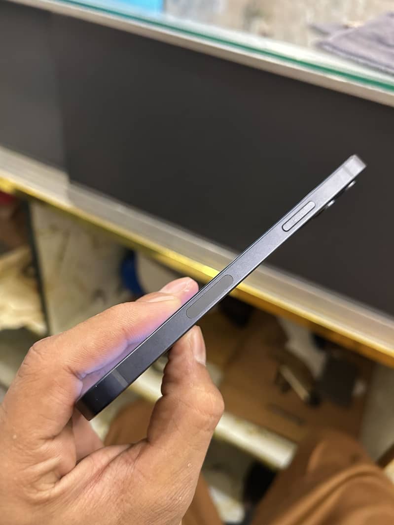 iPhone 12 3