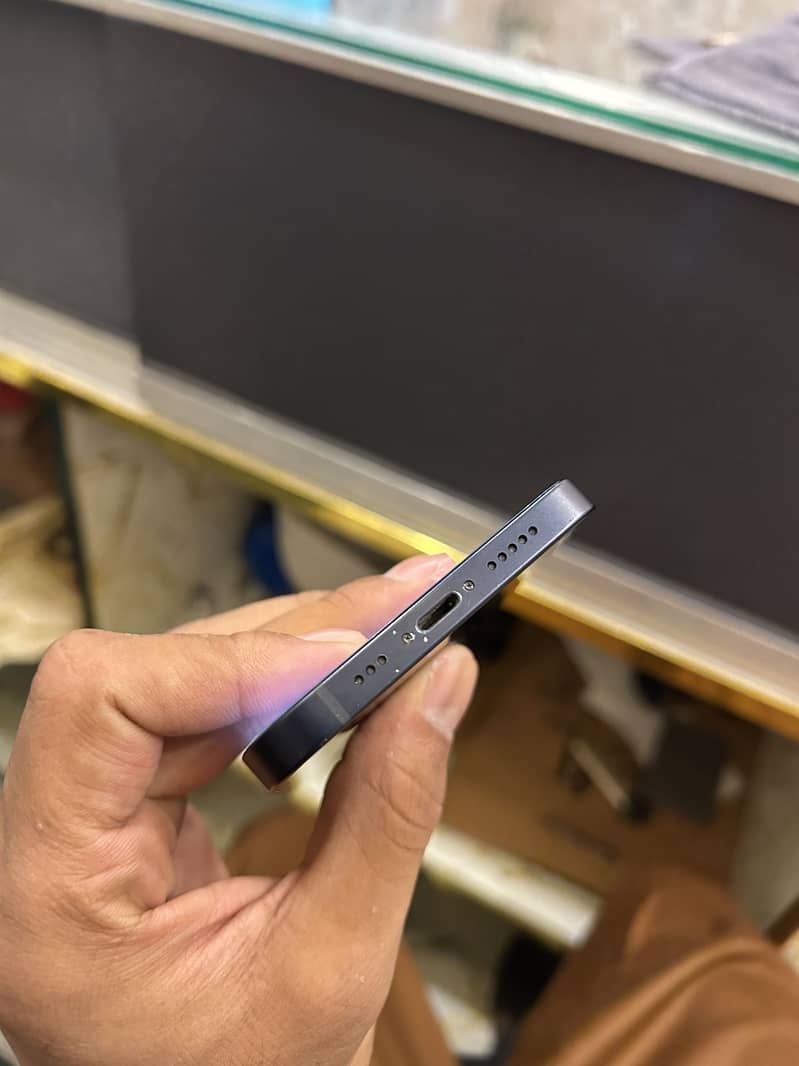 iPhone 12 4