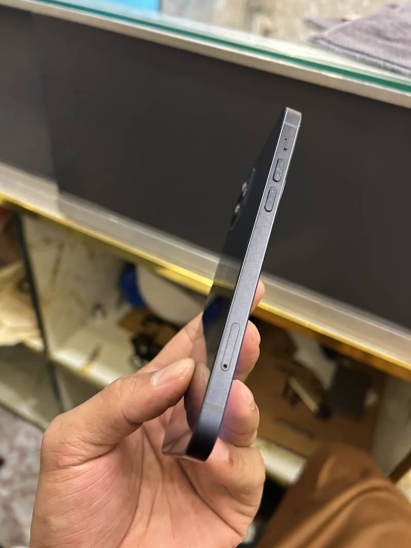 iPhone 12 7