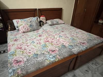 2 single beds