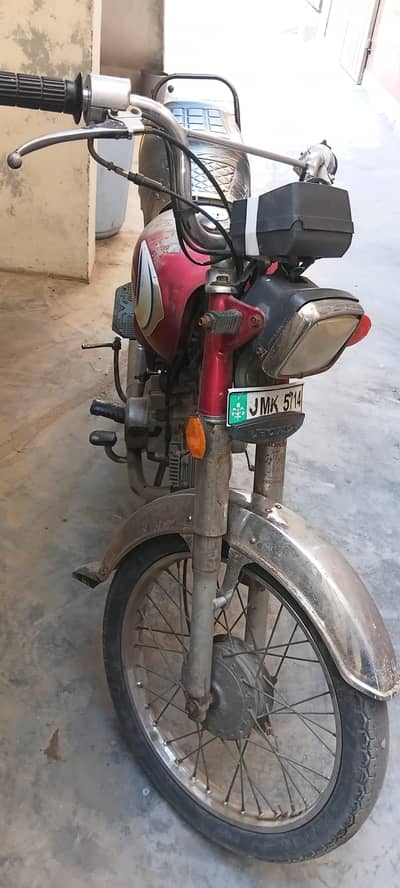 bike engine bekol smooth hai ma house yha bike chalana ho
