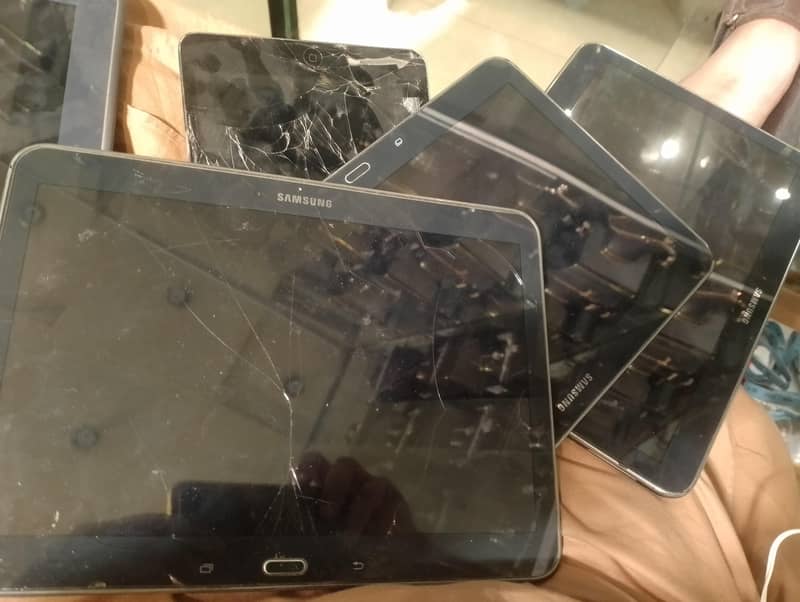 5 tablets include one apple tab 0