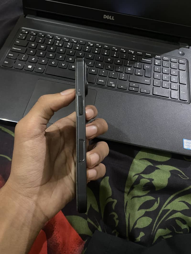 Apple iPhone 16 2