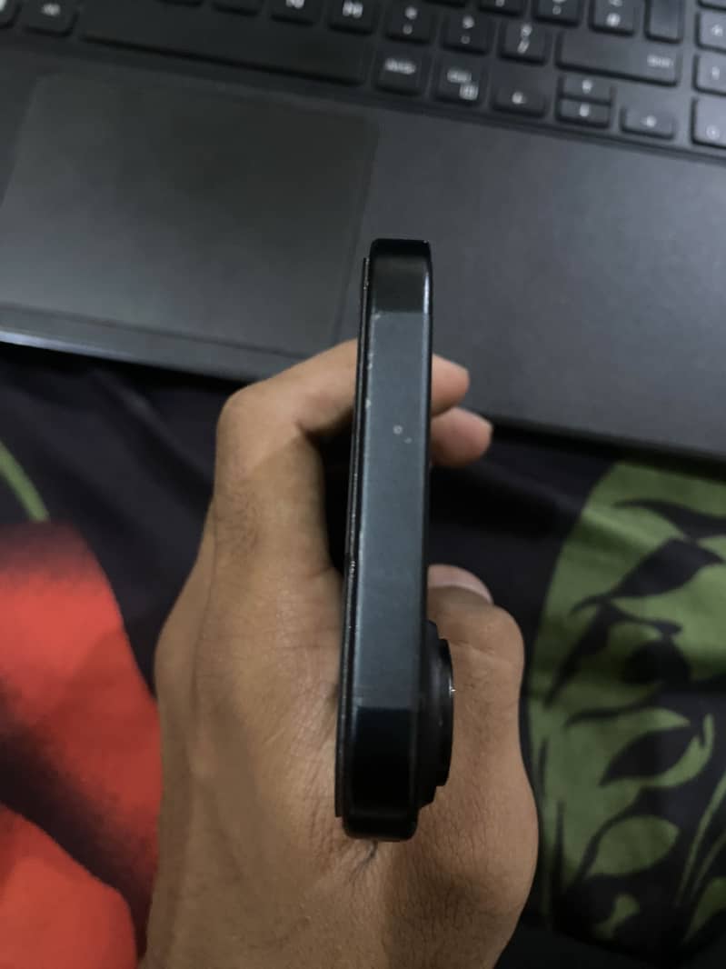 Apple iPhone 16 3