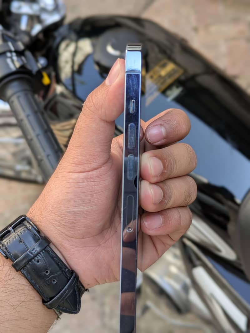 Apple iPhone 13 Pro Max 4