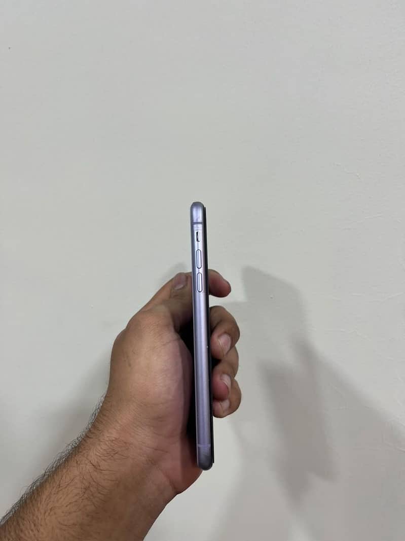 Apple iPhone 11 4