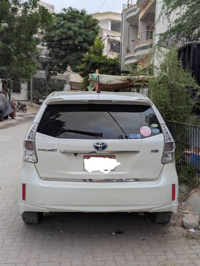Toyota Prius Alpha 2012